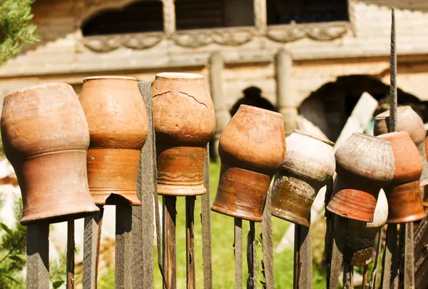 Broken ceramic pots upside down fence, Freepik.