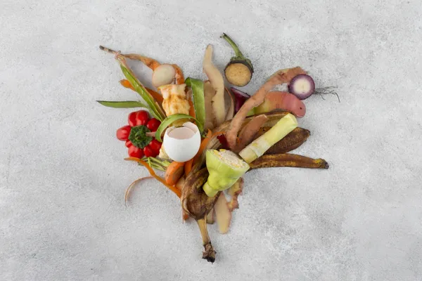 Fruit and vegetable scraps, Freepik.